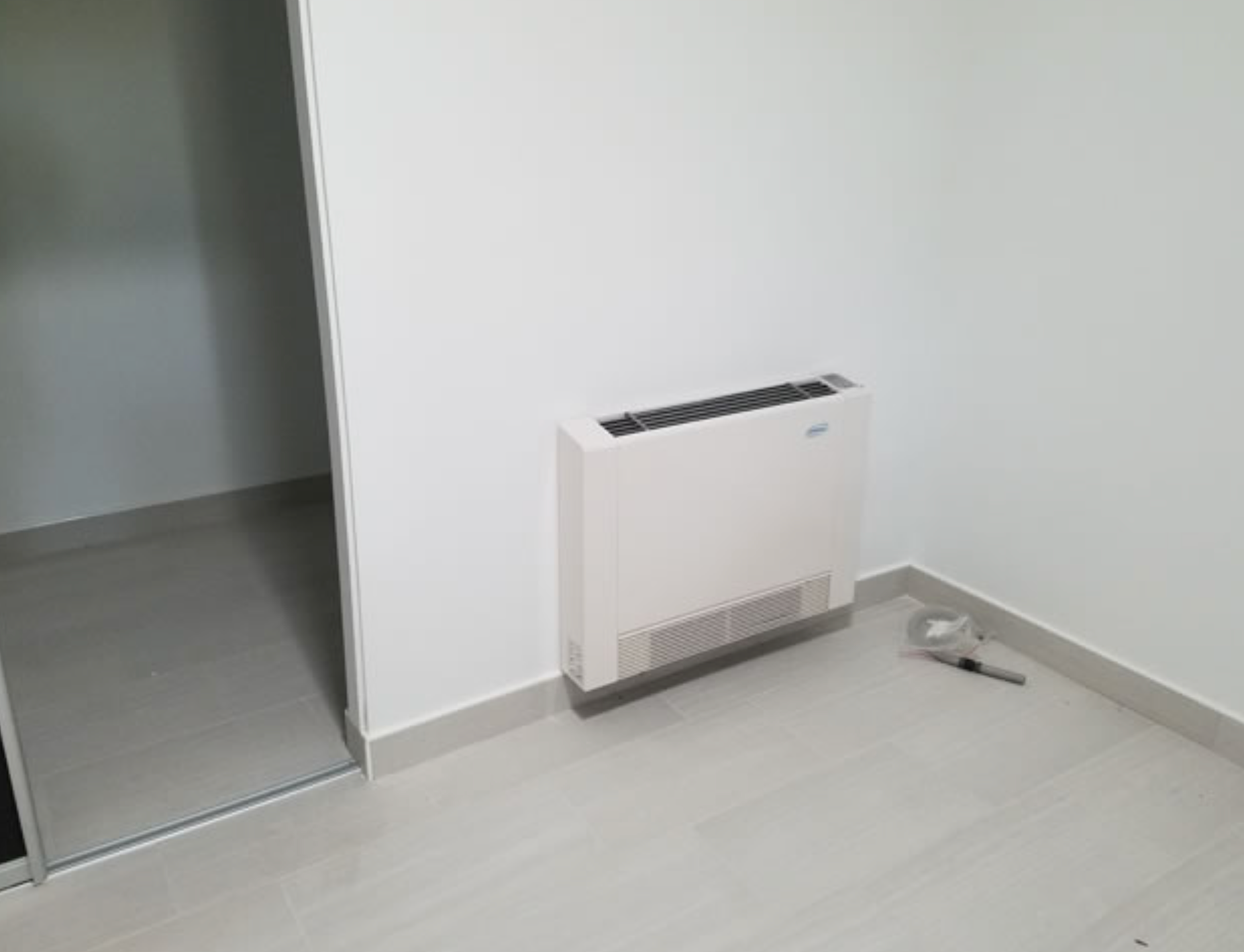 cxi85 - Chiltrix, unidad interior universal, unidad fan coil con inversor de CC, 8 Kbtu